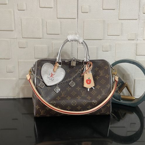 ルイヴィトン スーパーコピー ナノスピーディ モノグラム チャーム付き ミニボストンバッグ ブラウン レディース 売れ筋