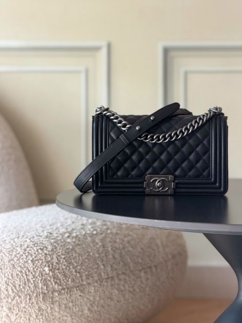 シャネル スーパーコピー ボーイシャネル チェーンショルダーバッグ ブラック レザー ミニバッグ 人気モデル