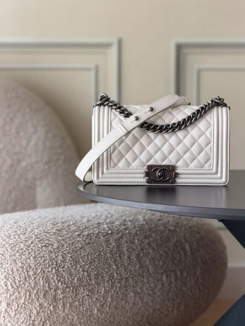 シャネル ハイブランド ボーイシャネル チェーンショルダーバッグ ホワイト レザー ミニバッグ 新作