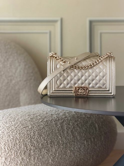 シャネル スーパーコピー 届く ボーイシャネル チェーンショルダーバッグ ゴールド レザー コンパクトバッグ 注目商品