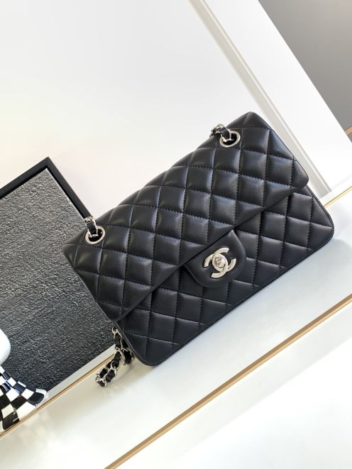 シャネル 並行輸入品 クラシックフラップ ラムスキン キルティング チェーンショルダーバッグ ブラック レディース 定番
