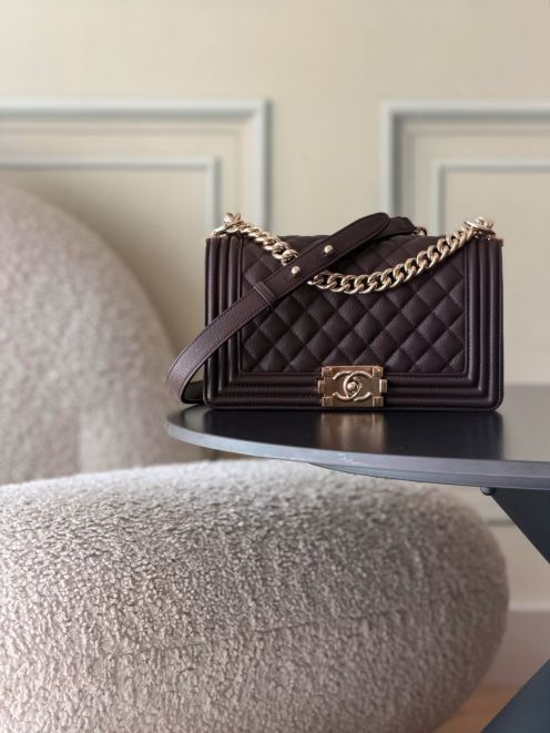 シャネル スーパーコピー ボーイシャネル チェーンショルダーバッグ ダークブラウン レザー ミニバッグ 人気モデル