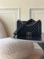 シャネル スーパーコピー ボーイシャネル チェーンショルダーバッグ ブラック レザー ミニバッグ 人気モデル