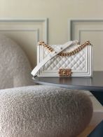 シャネル コピー ボーイシャネル チェーンショルダーバッグ アイボリー レザー コンパクトバッグ おすすめ