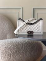 シャネル ハイブランド ボーイシャネル チェーンショルダーバッグ ホワイト レザー ミニバッグ 新作