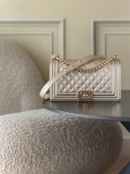 シャネル スーパーコピー 届く ボーイシャネル チェーンショルダーバッグ ゴールド レザー コンパクトバッグ 注目商品