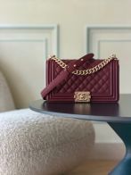 シャネル スーパーコピー 届く ボーイシャネル チェーンショルダーバッグ ボルドー レザー ミニバッグ 高品質レプリカ