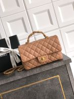 シャネル スーパーコピー クラシックフラップ ハンドバッグ キャメル キルティング仕上げ 上品デザイン AS5702