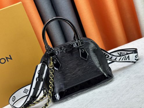 ルイヴィトン コピー アルマ ミニボストンバッグ ブラック エナメル調レザー 艶感仕上げ