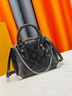 ルイヴィトン スーパーコピー アルマ ミニボストンバッグ ブラック モノグラムエンボス チェーン装飾 人気モデル