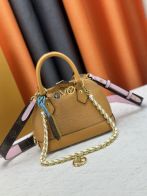 ルイヴィトン スーパーコピー アルマ ミニボストンバッグ キャメル 型押しレザー コンパクト設計