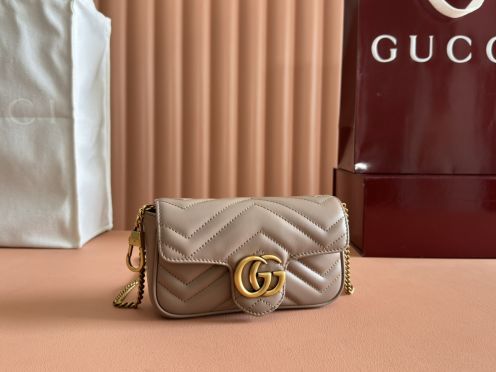 グッチ n級品 GGマーモント ミニショルダーバッグ ベージュ キルティングチェーン 通販 476433