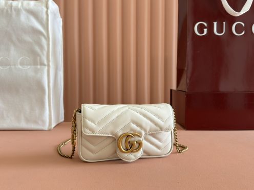 グッチ ハイブランド GGマーモント ミニショルダーバッグ アイボリー キルティングチェーン 新作