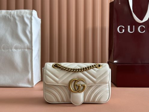 グッチ コピー GGマーモント ミニショルダーバッグ クリームホワイト キルティングチェーン 売れ筋 446744
