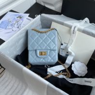 シャネル スーパーコピー 2.55 リイシュー ミニバッグ ライトブルー チェーンショルダー 人気モデル AS1961