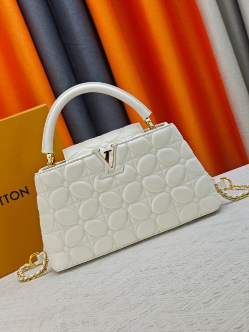 ルイヴィトン n級品 カプシーヌ ミニボストンバッグ ハンドバッグ ホワイト キルティング調 レザー 売れ筋 M23999