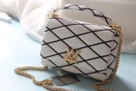 ルイヴィトン スーパーコピー 届く ツイスト コンパクトバッグ ホワイト ブラックライン ゴールド金具 レディース 定番 M24186 M22891 M22890  M23601  M23568 M23682