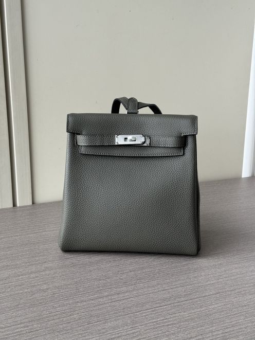 エルメス スーパーコピー 届く ケリー バックパック グレー シルバー金具 上品デザイン