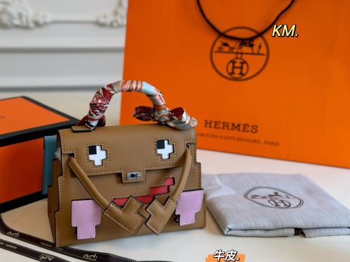 エルメス スーパーコピー ケリー コンパクトバッグ エトゥープ系カラー 異素材デザイン 上質レザー仕上げ 高品質レプリカ