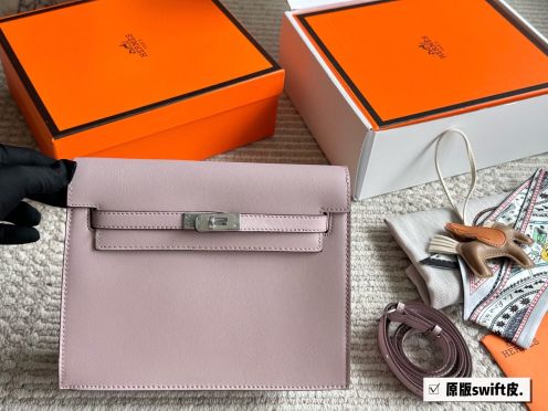 エルメス スーパーコピー ケリー コンパクトバッグ ピンク系カラー シルバー金具 スムースレザー仕上げ 通販