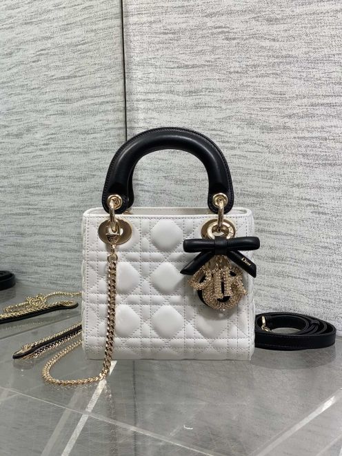 ディオール スーパーコピー レディ ディオール ハンドバッグ ホワイト ブラックハンドル レザー キルティング 2WAY仕様 新作