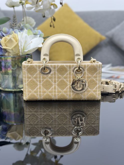 ディオール スーパーコピー レディディオール ミニバッグ ベージュ ビーズ刺繍 カナージュ風 ゴールド金具