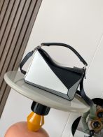 ロエベ 並行輸入品 パズルバッグ 2WAYミニバッグ ブラックホワイト レディース 新作