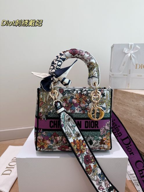 ディオール スーパーコピー 届く レディディオール フラワー刺繍ハンドバッグ マルチカラー レディース 売れ筋