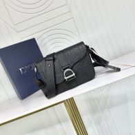 ディオール スーパーコピー サドル コンパクトバッグ ブラック 人気モデル 高品質レプリカ