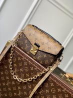 ルイヴィトン コピー ポシェット・メティス ミニバッグ モノグラム バイカラー ゴールドチェーン 洗練デザイン M46279