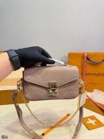 ルイヴィトン 並行輸入品 ポシェット・メティス チェーンミニバッグ ピンクベージュ 刺繍デザイン