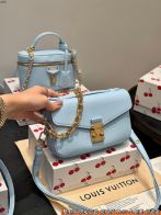 ルイヴィトン スーパーコピー ポシェット・メティス チェーンミニバッグ ライトブルー エンボス加工