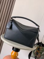 ロエベ n級品 パズル コンパクトバッグ ブラック 上質レザー 洗練デザイン