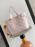 ルイヴィトン スーパーコピー ネヴァーフル トートバッグ ピンクベージュ 刺繍レザー M28527 M45686