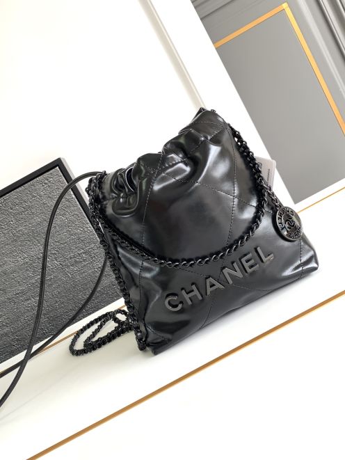 シャネル n級品 シャネル22 コンパクトバッグ ブラックキルティングレザー チェーンショルダー