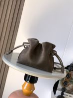 ロエベ 並行輸入品 フラメンコ コンパクトバッグ トープ 巾着デザイン ミニバッグ 上質レザー仕様 9163