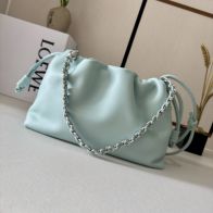ロエベ 並行輸入品 フラメンコ コンパクトバッグ ミントグリーン 巾着デザイン チェーン付き 012403
