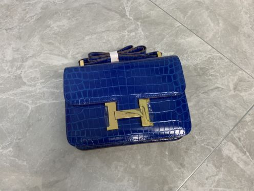 エルメス ハイブランド コンスタンス クロコ型押しショルダーバッグ ブルー ゴールド金具