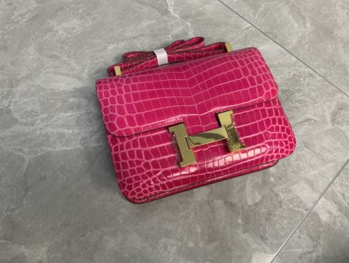 エルメス コピー コンスタンス クロコ型押しショルダーバッグ ピンク ゴールド金具 上質レザー