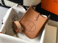 エルメス n級品 エヴリン コンパクトバッグ ブラウン パンチングロゴ 上質レザー調