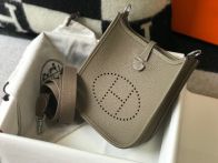 エルメス 並行輸入品 エヴリン コンパクトバッグ グレージュ パンチングロゴ 上品カラー