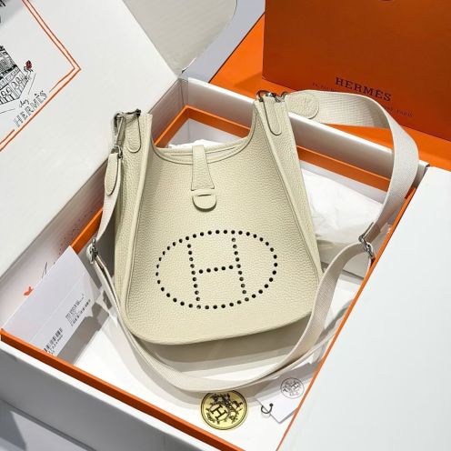 エルメス スーパーコピー エヴリン ミニショルダーバッグ クリームホワイト パンチングロゴ 上品設計
