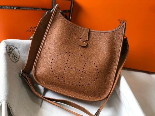 エルメス スーパーコピー エヴリン ショルダーバッグ ブラウン パンチングロゴ 上品デザイン