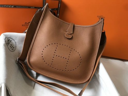 エルメス スーパーコピー エヴリン ショルダーバッグ キャメルブラウン パンチングロゴ 上品デザイン