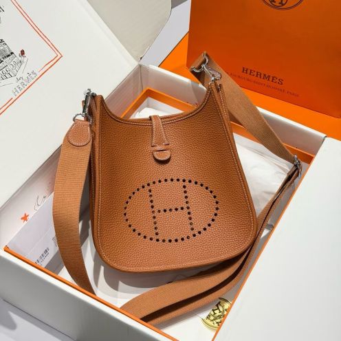 エルメス スーパーコピー エヴリン ミニショルダーバッグ キャメルブラウン パンチングロゴ 上品設計