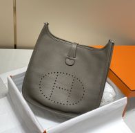 エルメス コピー エヴリン ショルダーバッグ レザー グレージュ系 大容量モデル 上品定番