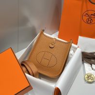 エルメス スーパーコピー エヴリン ミニバッグ レザー ブラウン系 ナチュラルカラー 上品定番