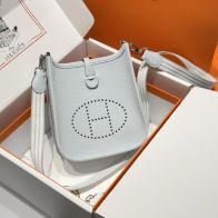 エルメス スーパーコピー エヴリン ミニバッグ レザー ホワイト系 編み込みストラップ 清潔感モデル