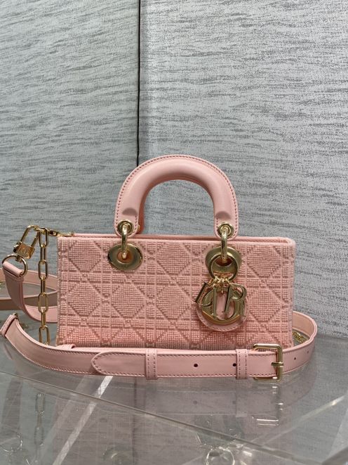 ディオール スーパーコピー レディディオール コンパクトバッグ ピンク カナージュ刺繍 ゴールド金具 フェミニンデザイン