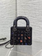 ディオール 並行輸入品 レディディオール ミニバッグ 2WAYハンドバッグ ブラック系 刺繍ロゴ 幾何学デザイン